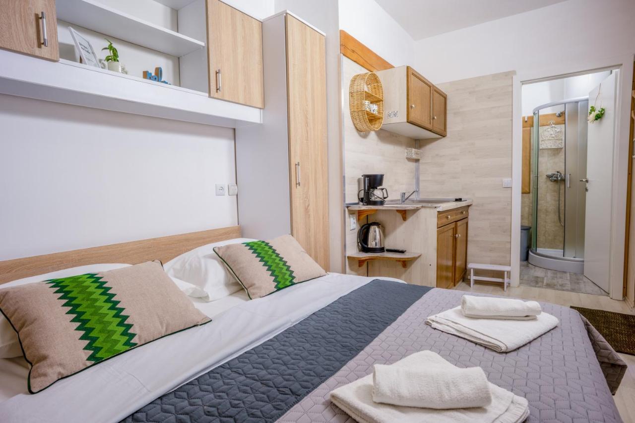 Lavanda Apartments & Room Sveti Lovrec Pazenaticki Exterior photo